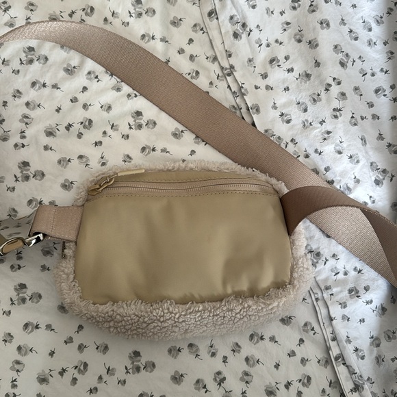 Lululemon belt bag - Picture 2 of 2